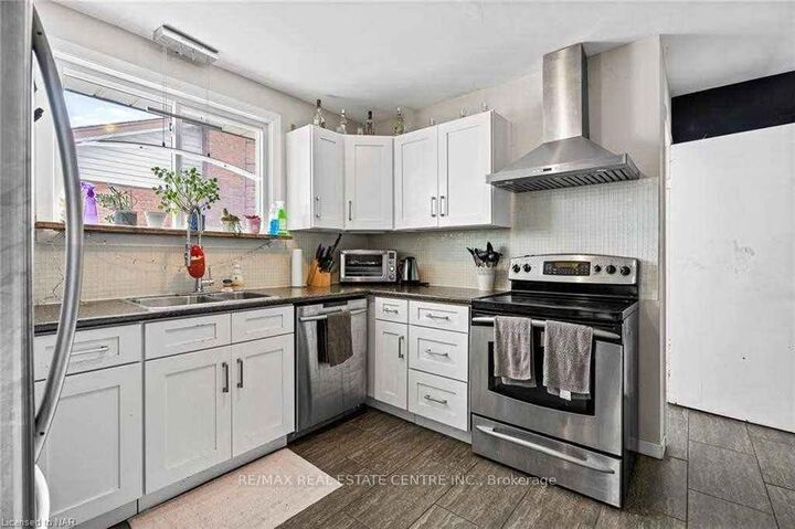 Property Photo:  2 Stewart Avenue  ON L2V 2W5 
