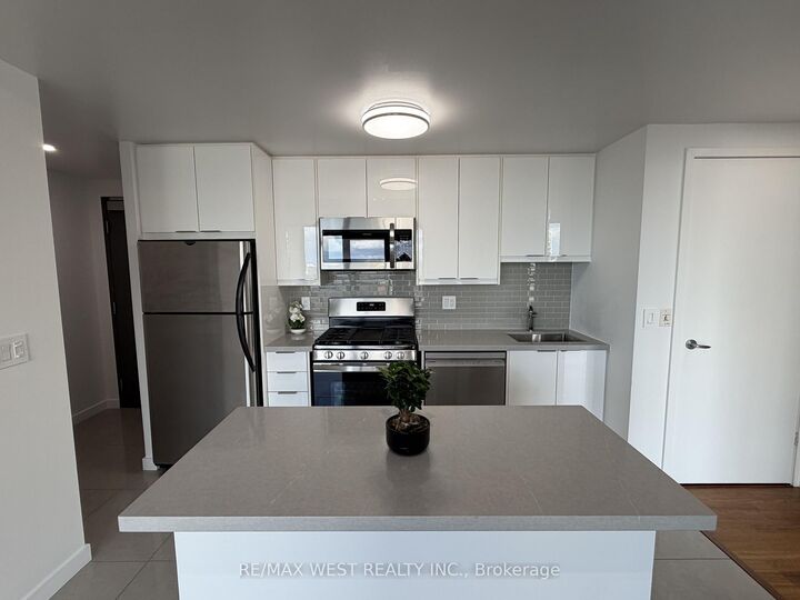 Property Photo:  281 Mutual Street 2408  ON M4Y 3C4 
