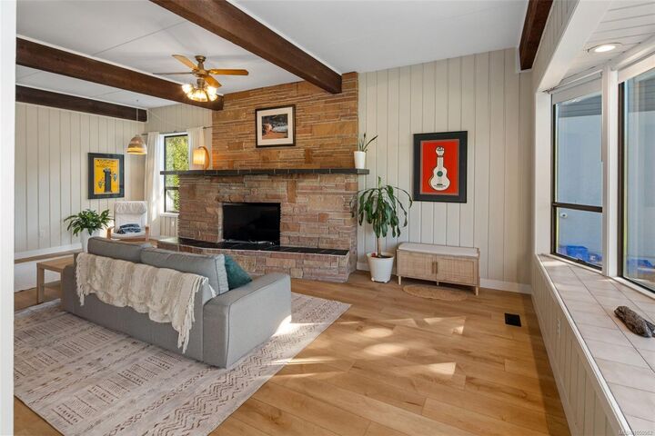Property Photo:  1556 Gladstone Ave  BC V8R 1S5 