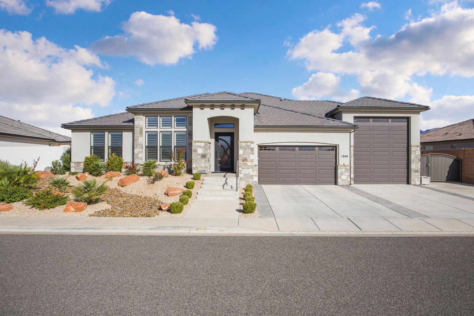 Property Photo: 1949 N Mountain View Dr UT 84780