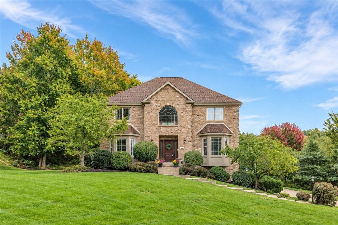 Property Photo:  402 Honey Locust Dr  PA 16066 