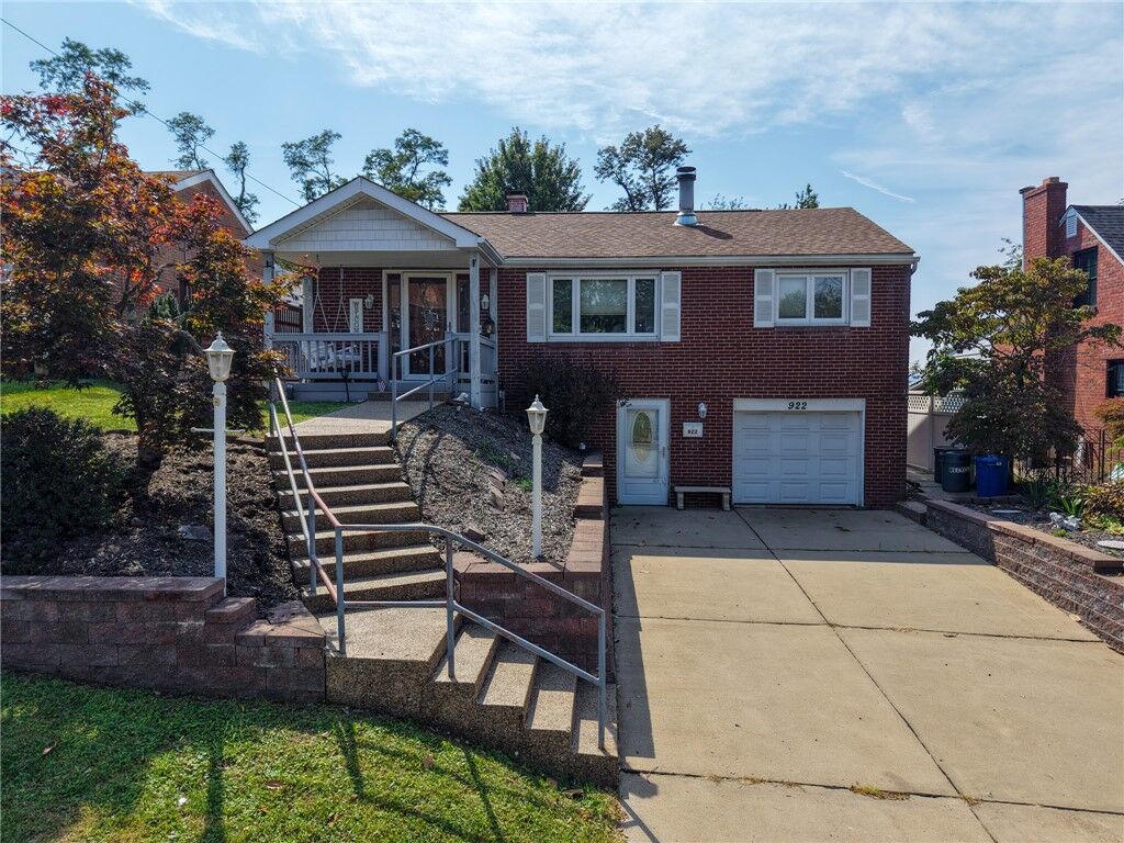Property Photo:  922 Lindberg Ave  PA 15120 