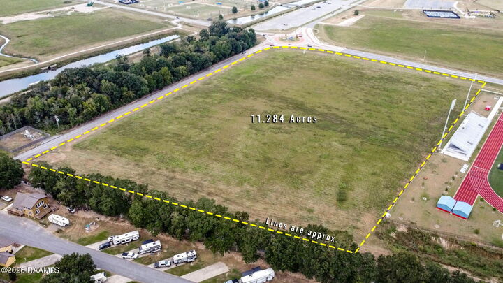 Property Photo: 2400 Chemin Metairie Road 4 LA 70592