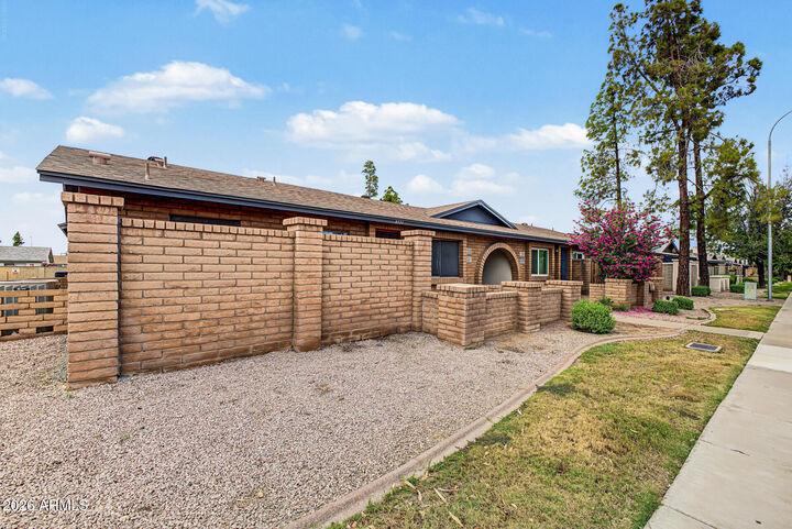 Property Photo: 3330 S Parkside Drive AZ 85282