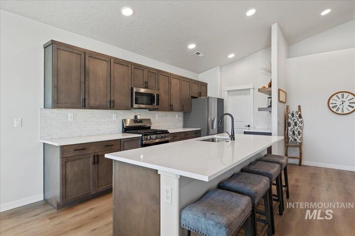 Property Photo:  1914 N Perth Ave  ID 83644 
