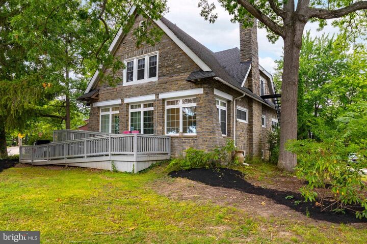 Property Photo: 1564 Edge Hill Road PA 19001
