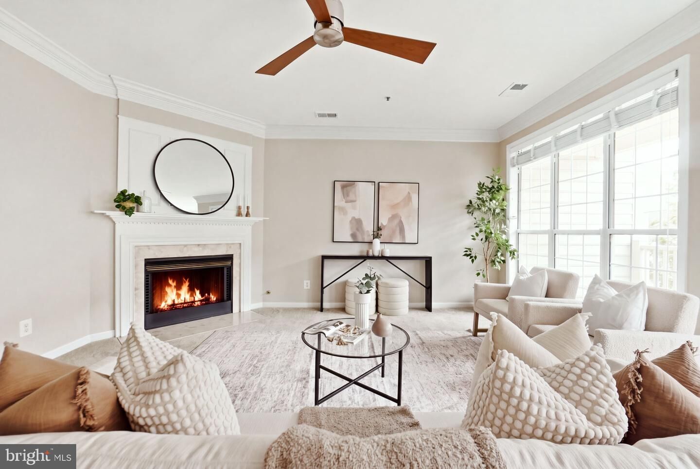 Property Photo: 1724 Kingsgate Court 302 VA 22302
