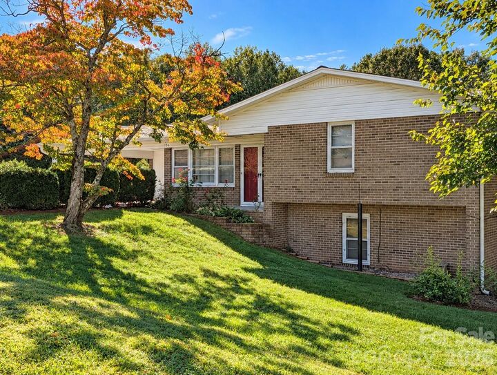 Property Photo: 106 Valley View Street NC 28655