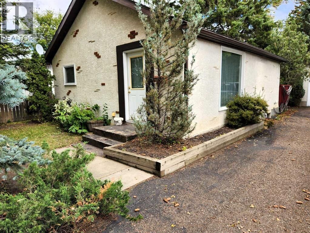 Property Photo:  3203 50 Avenue  SK S9V 0N8 