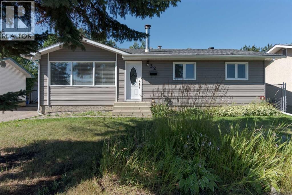 Property Photo:  32 Moberly Crescent  AB T9H 1G9 