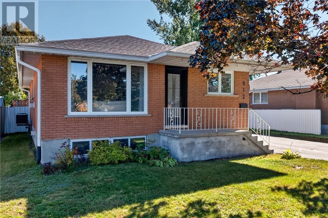 Property Photo:  912 Sunnybrae Avenue  ON P3A 2X4 