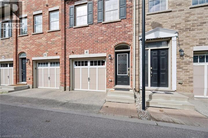 Property Photo: 4 Cheltenham Mews ON N2H 0B2