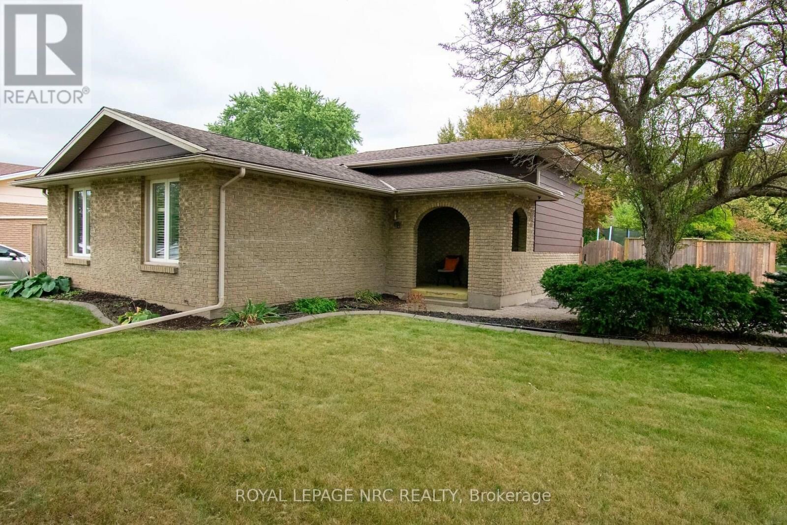 Property Photo:  46 Trelawn Parkway  ON L3C 1W5 