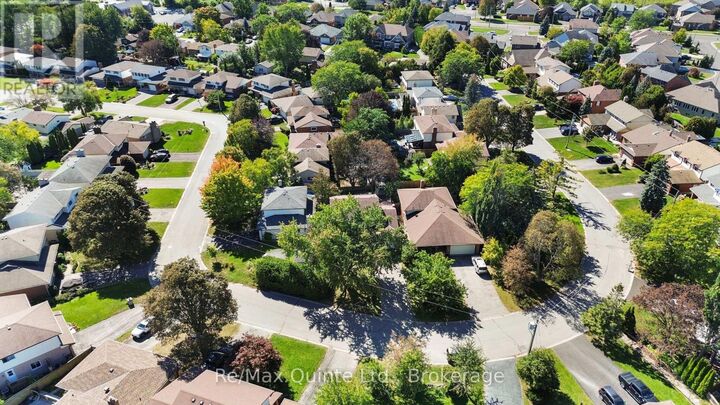 Property Photo:  69 Kensington Crescent  ON K8P 4T4 