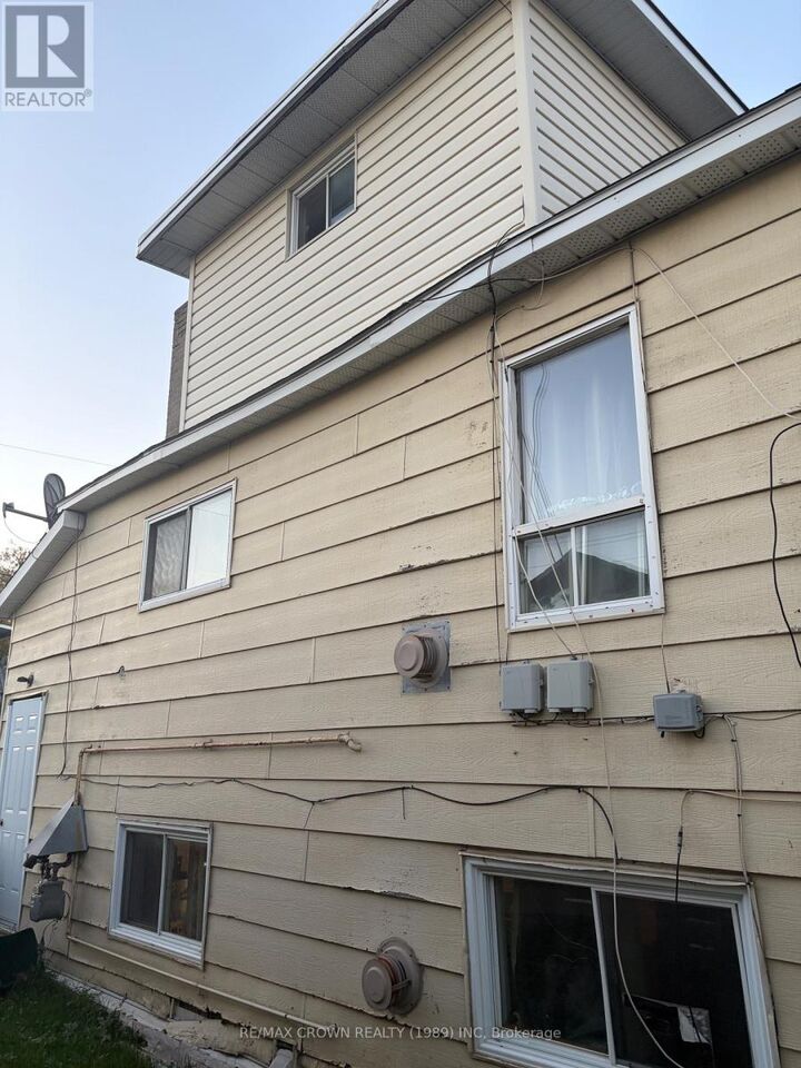 Property Photo:  261 North Elm Street North  ON P4N 6B1 