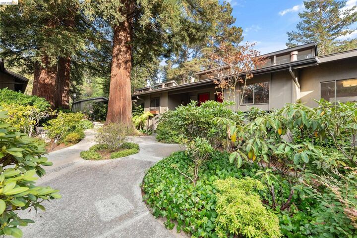 Property Photo: 2 Clarewood Mall CA 94618
