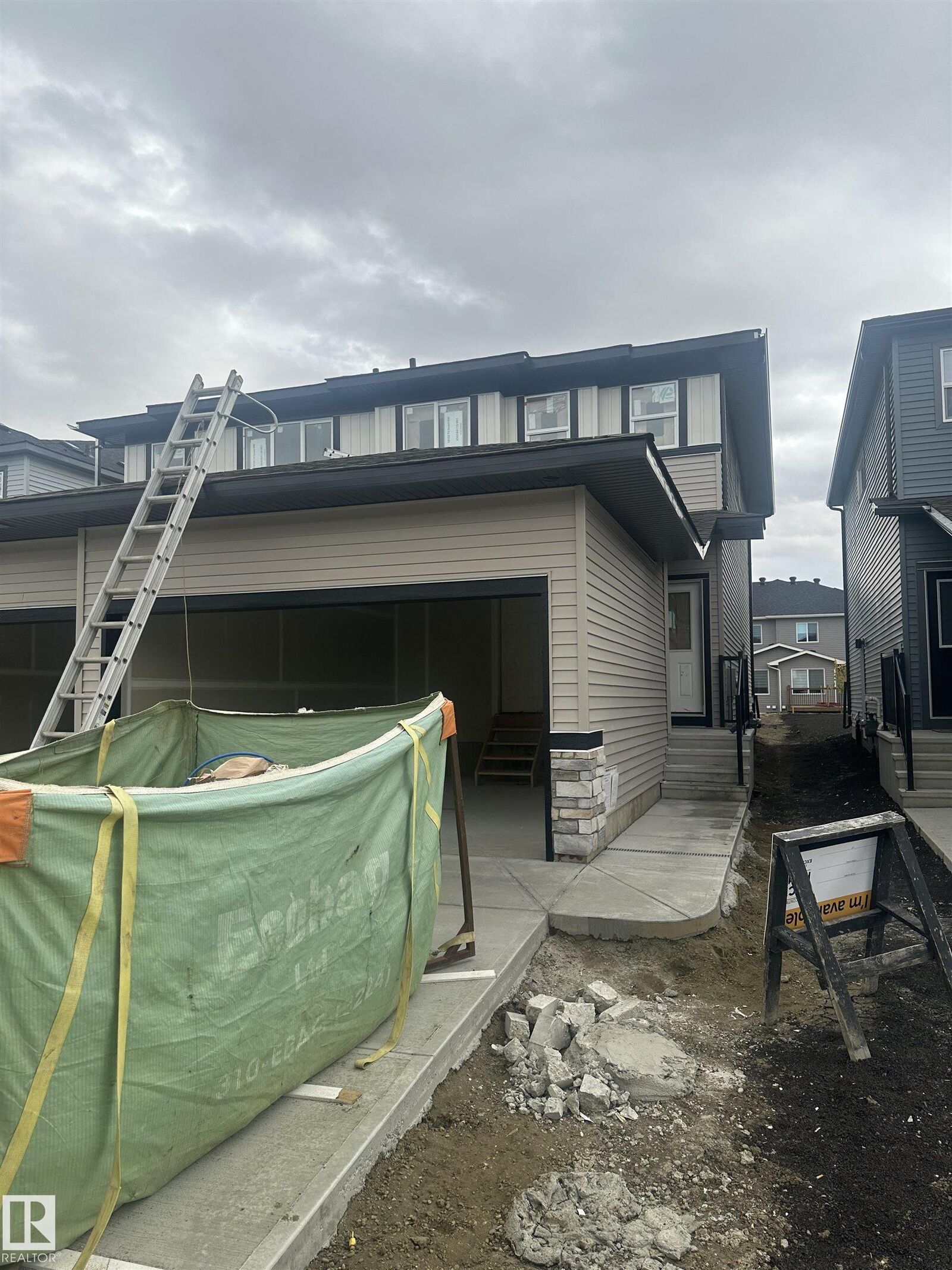 Property Photo:  18123 74 Street NW  AB T5Z 0X7 