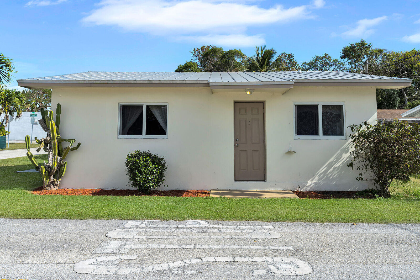 Property Photo:  62 Silver Springs Drive  FL 33037 