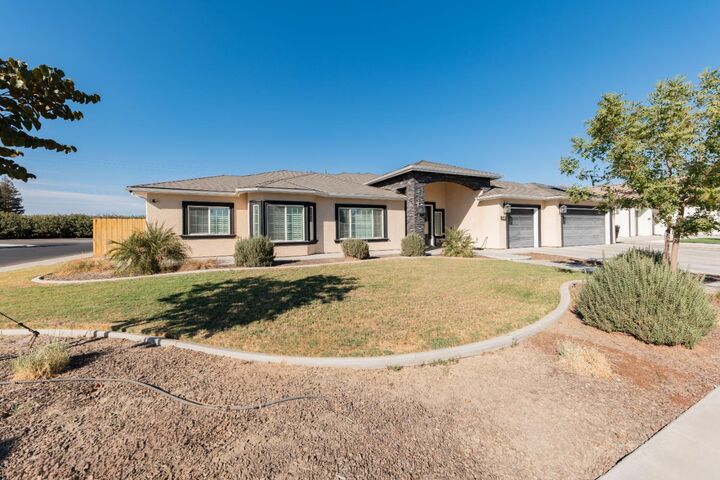Property Photo: 634 E San Miguel Street CA 93230