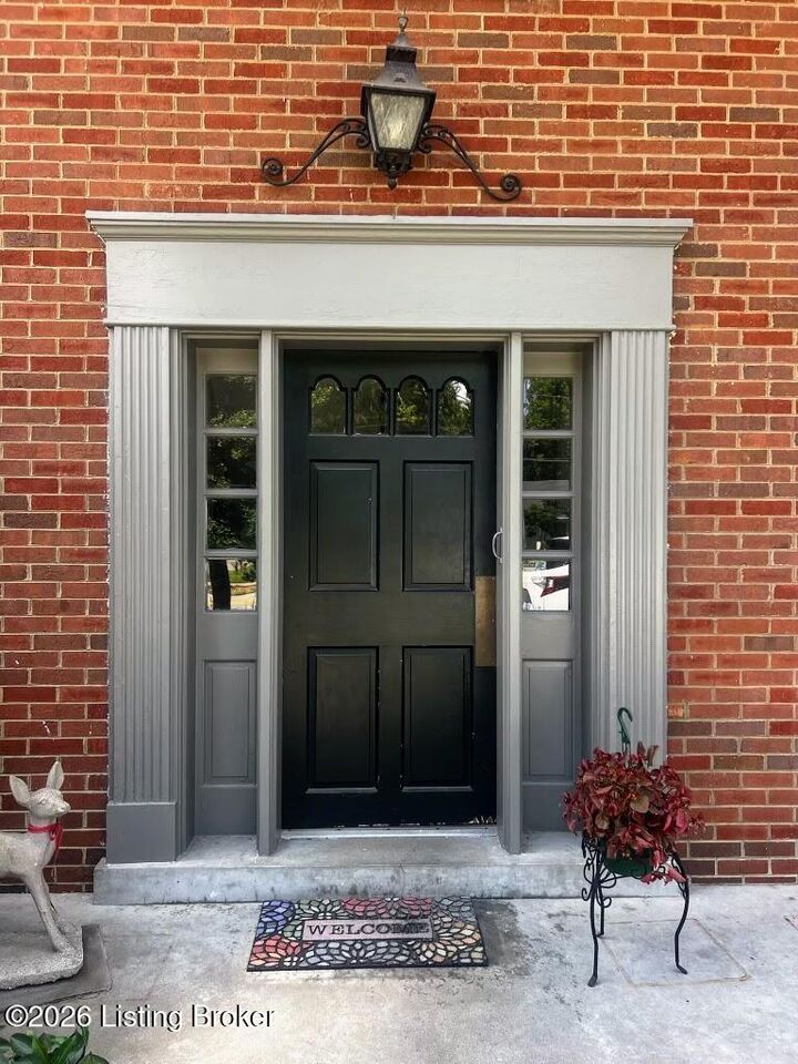 Property Photo:  250 Chenoweth Ln Apt 2  KY 40207 