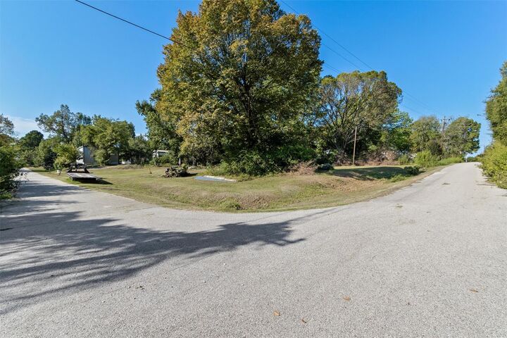 Property Photo:  214 E Beaumont Avenue  TX 77360 
