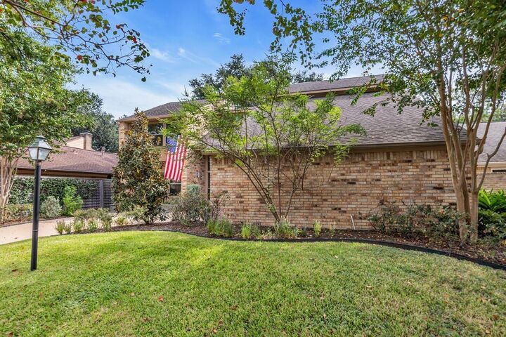 Property Photo:  2327 Briar Branch Drive Drive N  TX 77042 