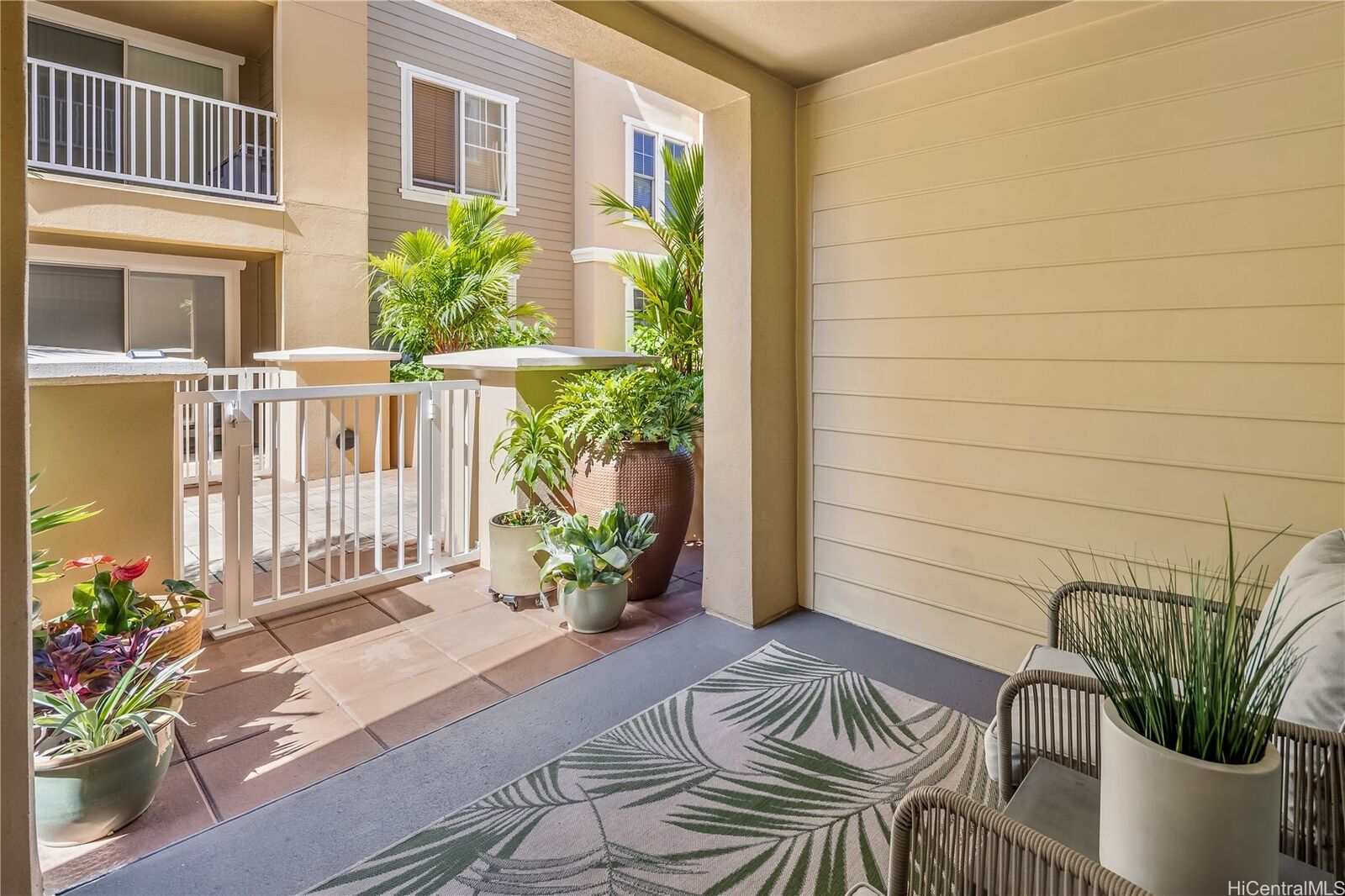 Property Photo:  520 Lunalilo Home Road 6113  HI 96825 
