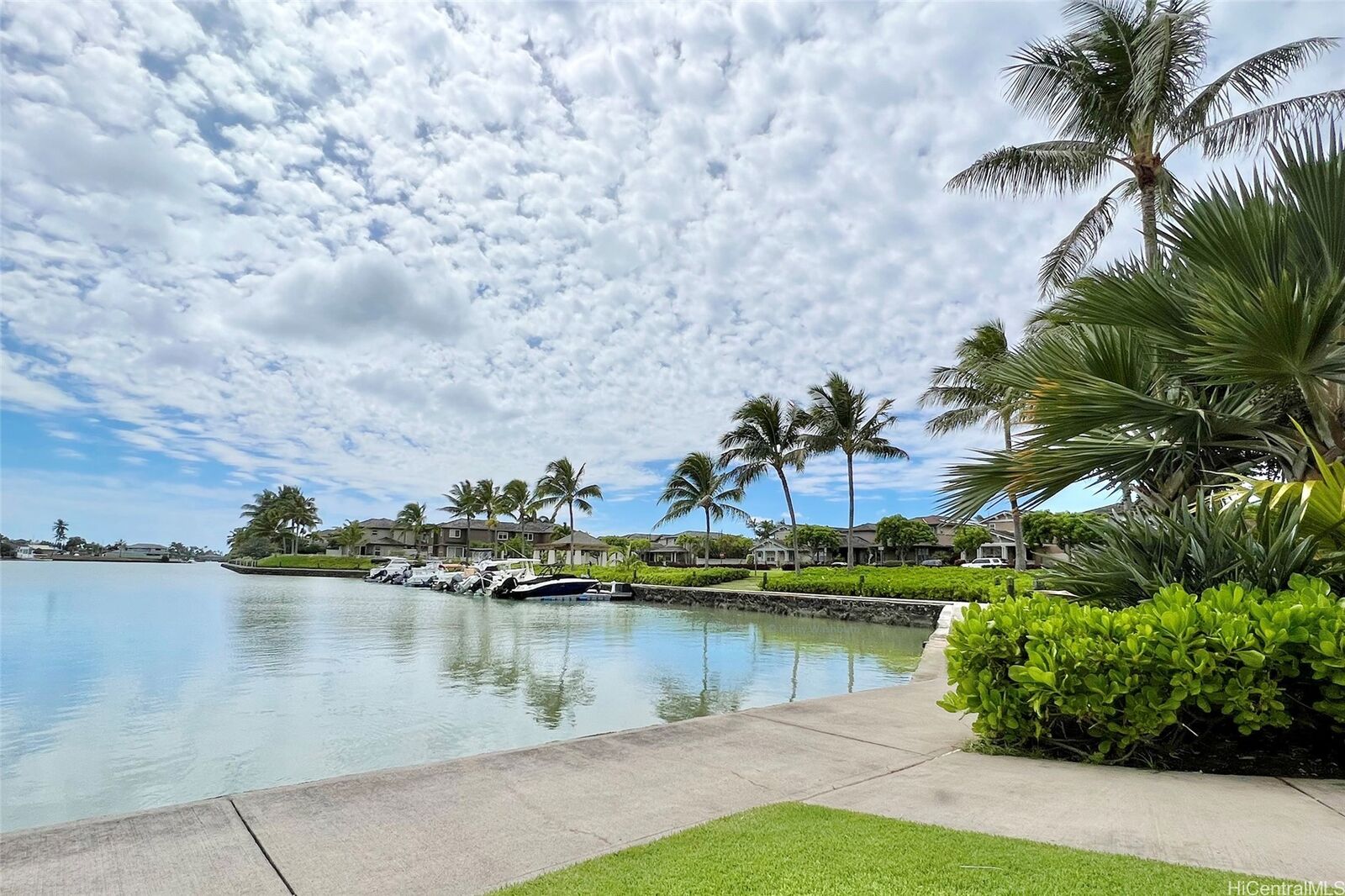 Property Photo: 520 Lunalilo Home Road 6113 HI 96825