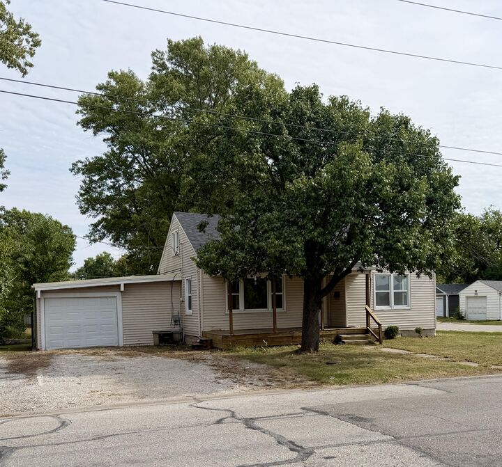Property Photo: 1320 S Morris Street MO 65265