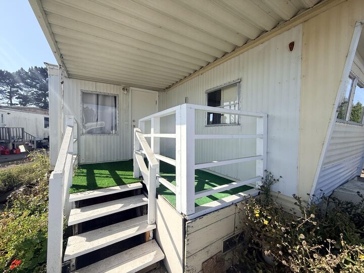 Property Photo:  