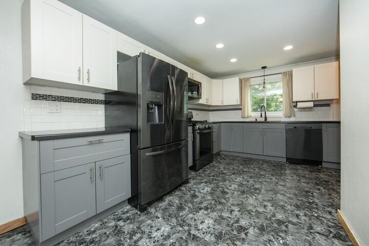 Property Photo:  408 2nd Avenue  IA 50676 