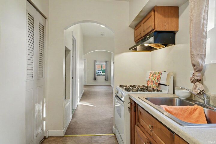 Property Photo:  1221 W Wolf Avenue  IN 46516-2236 