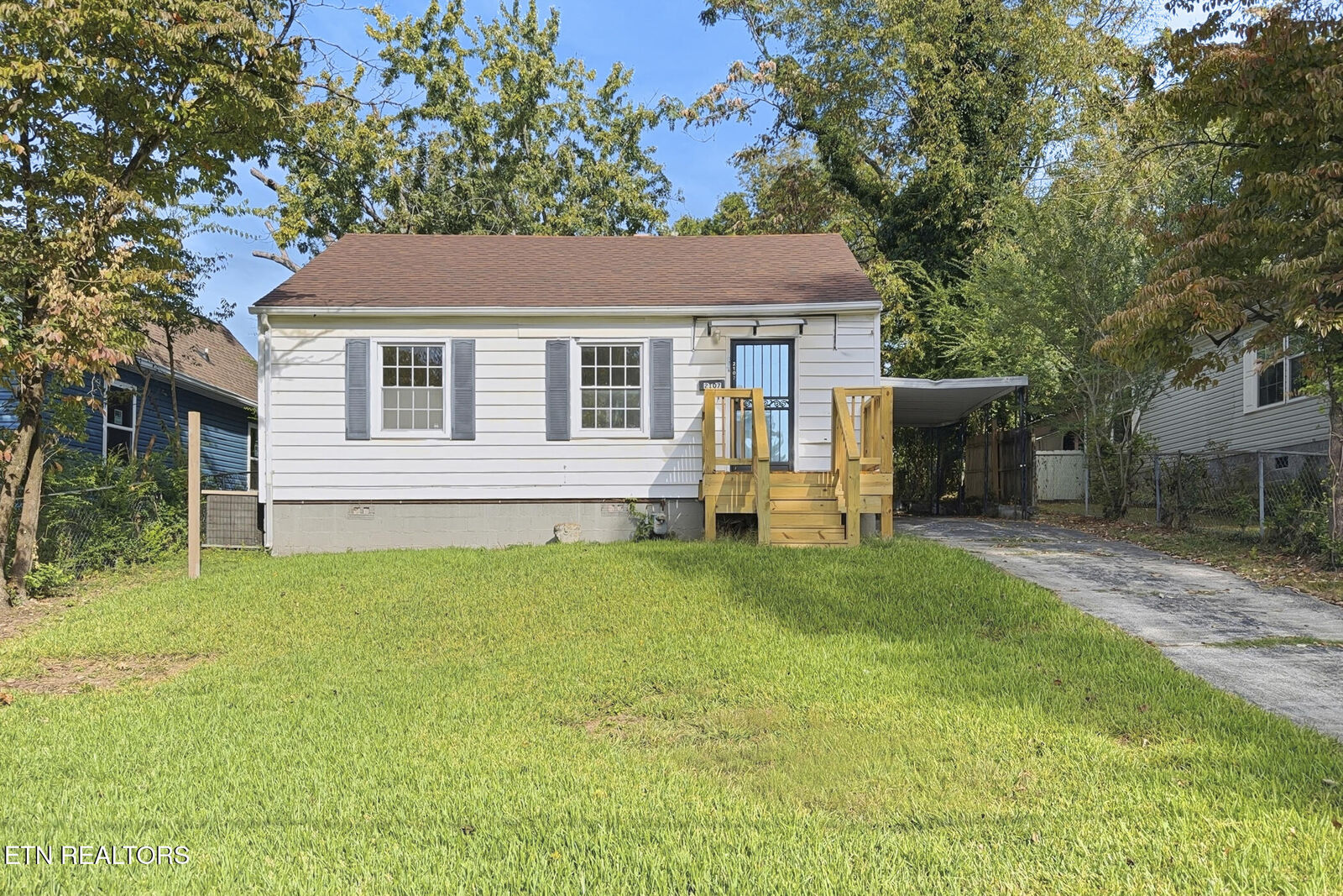 Property Photo:  2107 Lawson Ave  TN 37917 