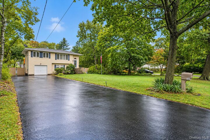 Property Photo:  102 Robinson Avenue  NY 11763 