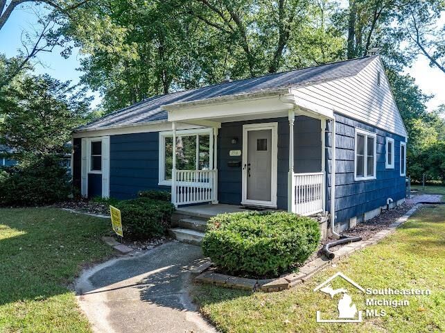 Property Photo:  1516 Riverview Avenue  MI 48162 