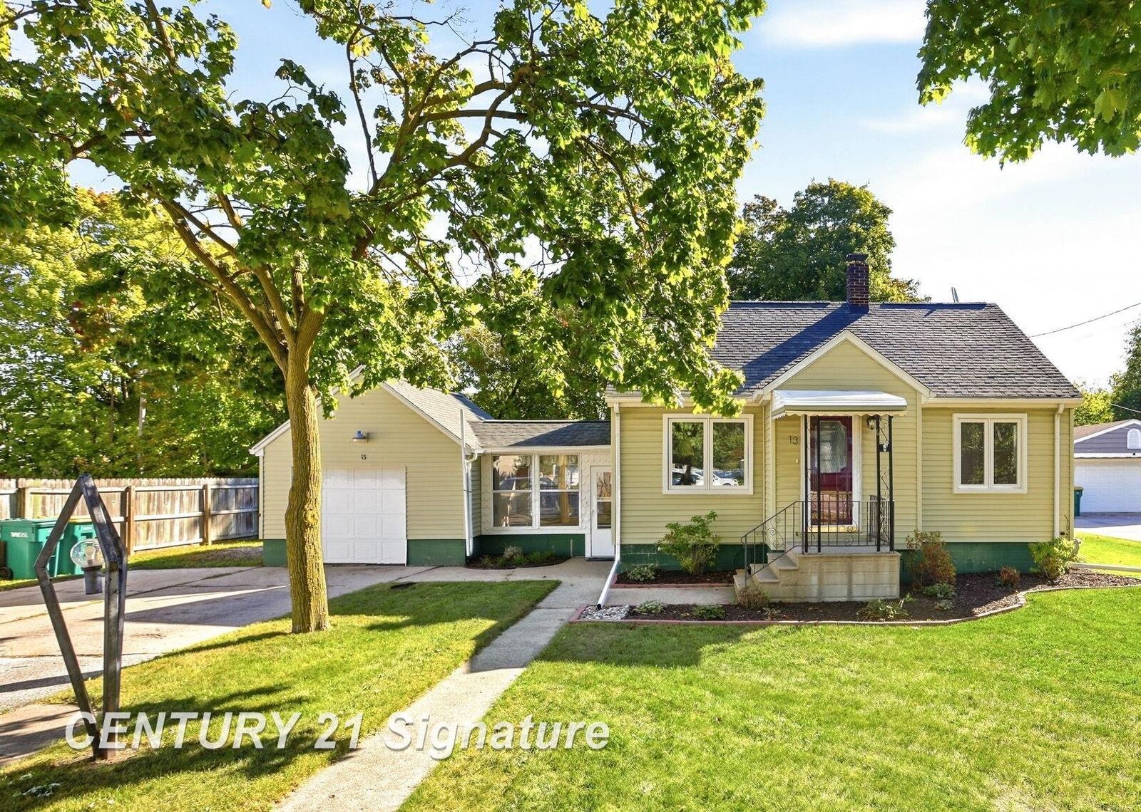 Property Photo: 13 S Lincoln Road MI 48708