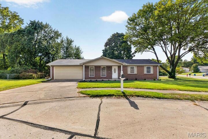 Property Photo: 1008 N Duchesne Drive MO 63301