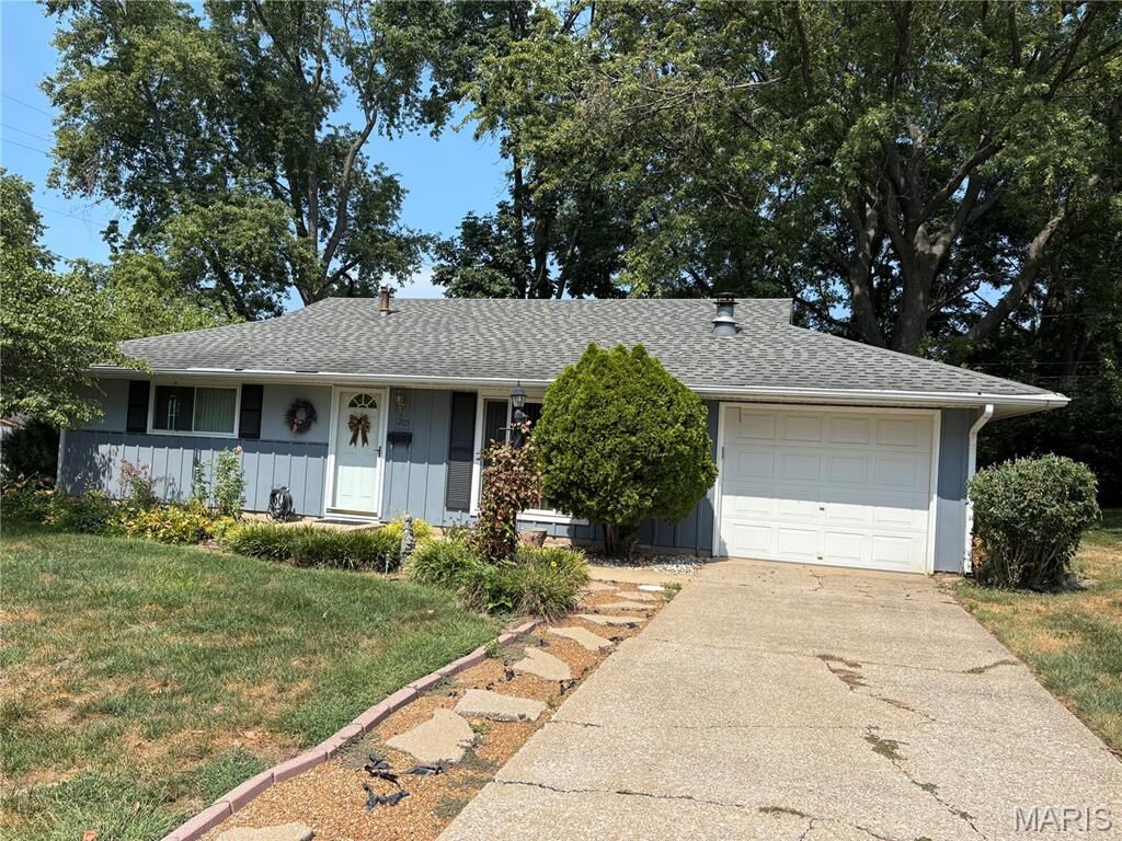 Property Photo: 1205 Salem Drive IL 62221
