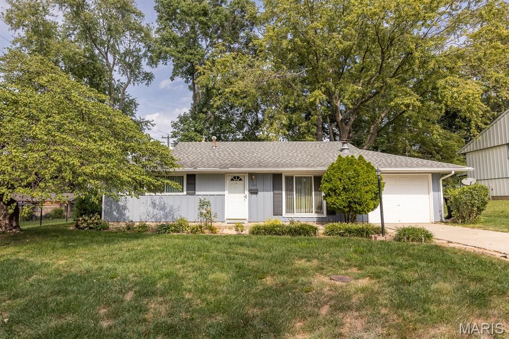 Property Photo:  1205 Salem Drive  IL 62221 