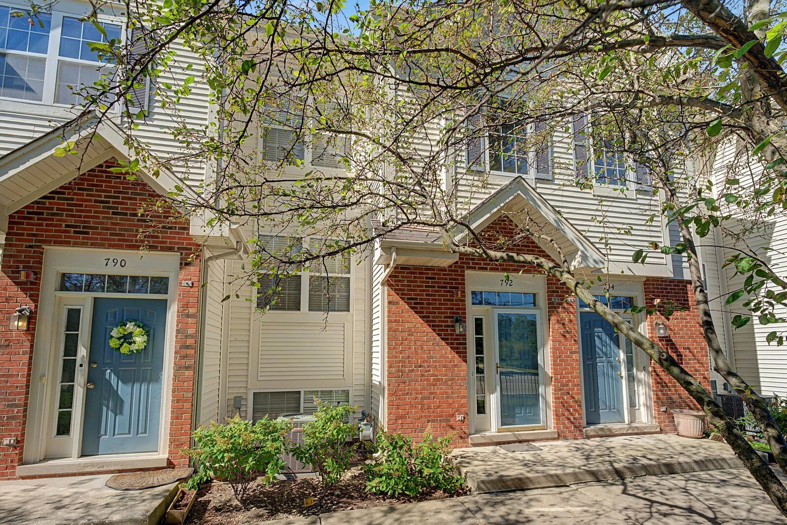 Property Photo: 792 River Mill Parkway IL 60090