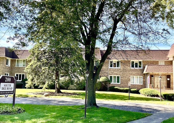 Property Photo: 200 S Dee Road 1A IL 60068