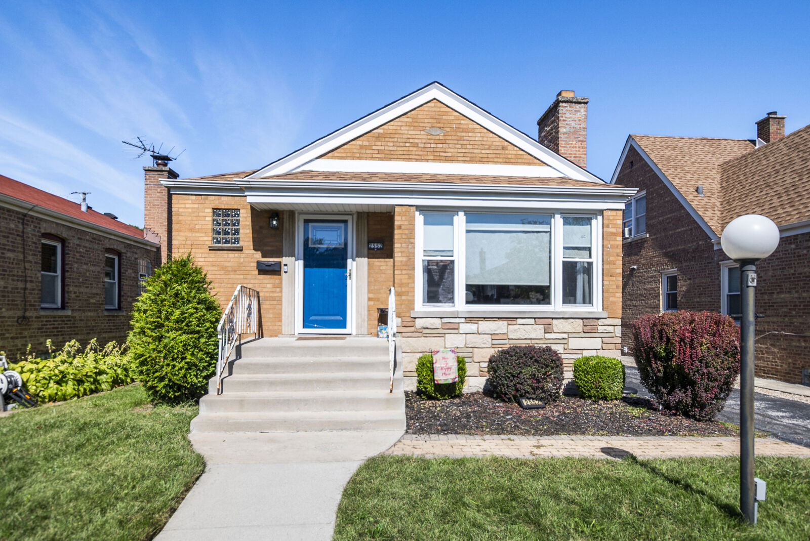 Property Photo:  2552 W 81st Place  IL 60652 