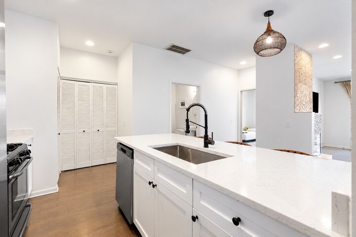 Property Photo:  2040 W Belmont Avenue 405  IL 60618 