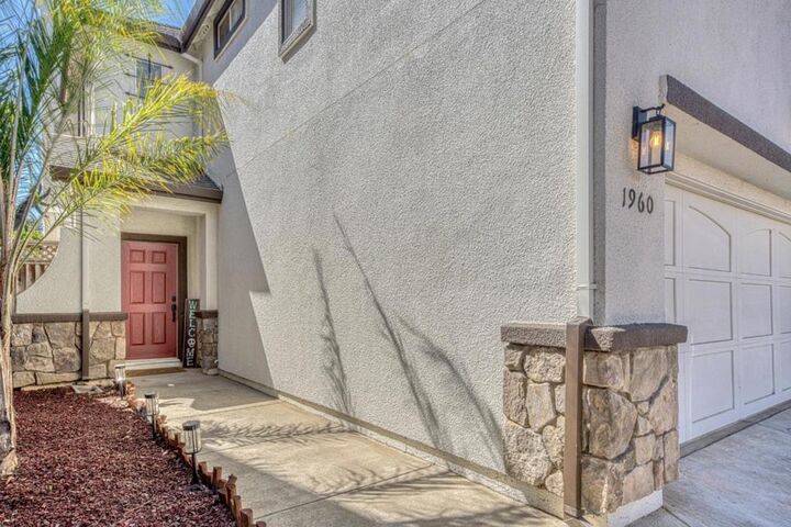 Property Photo:  