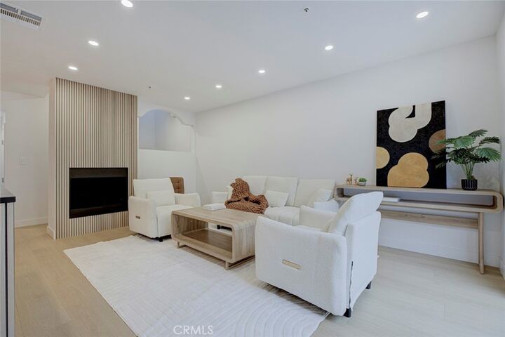 Property Photo: 15044 Nordhoff Street 8 CA 91343