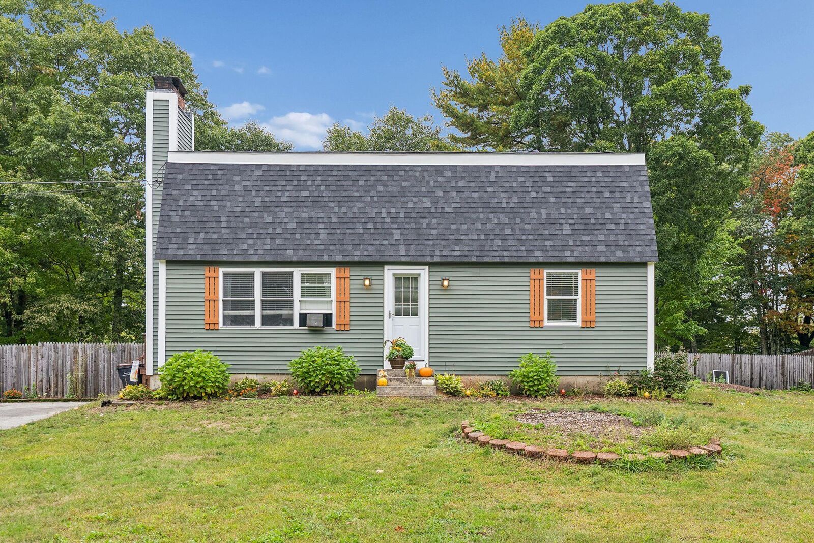 Property Photo:  11 Garden Street  ME 04064 