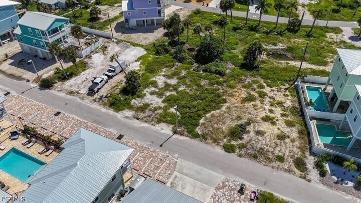 Property Photo: 100/104 Jefferson Street FL 33931
