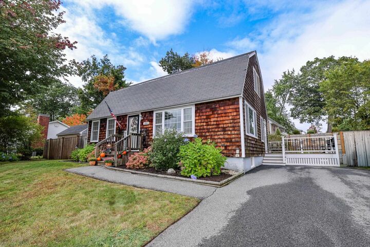 Property Photo: 108 Westwood Drive NH 03062