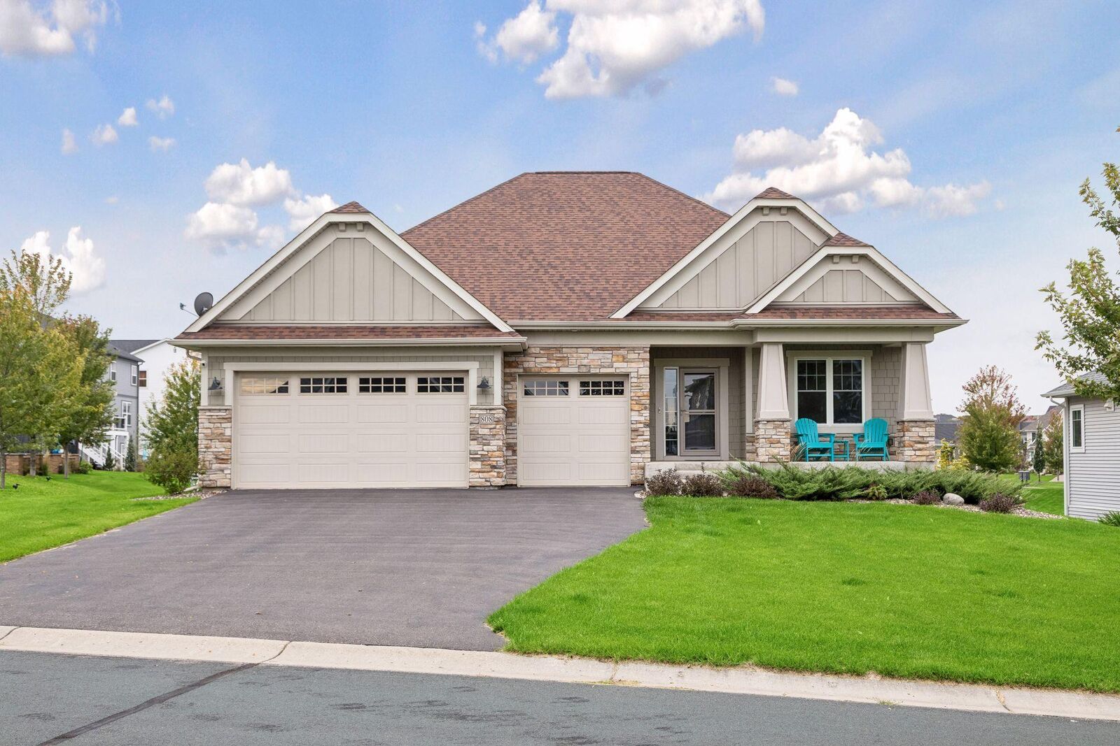 Property Photo:  808 June Avenue N  MN 55042 