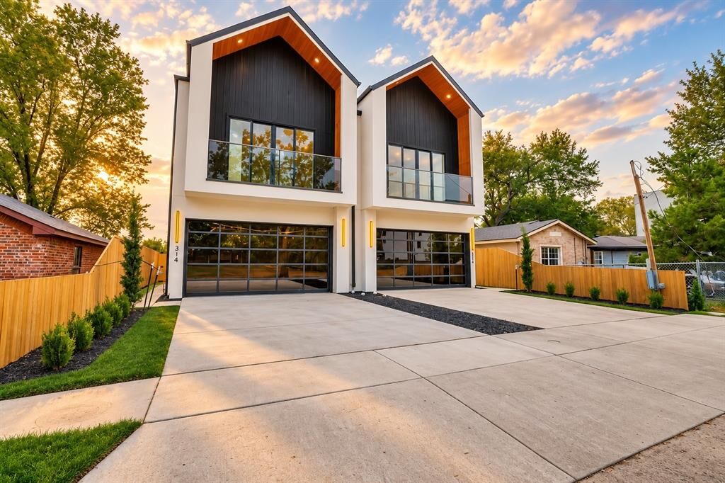 Property Photo: 314 Avenue L TX 75203